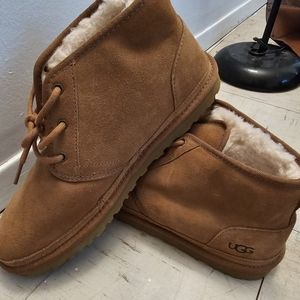 NWT Chestnut Mens Ugg Boots